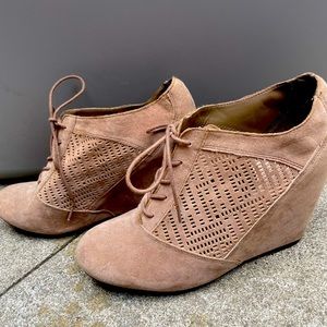 Tan Wedges